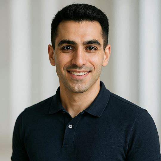 مالک فروشگاه پوشاک